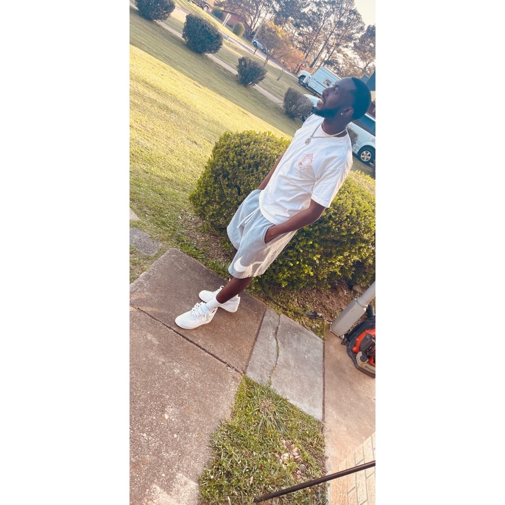 Meet your Posher, Devonte